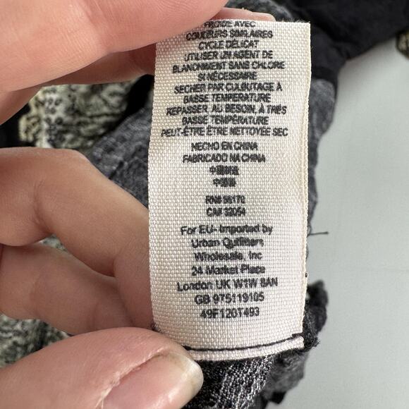 Free People Blouse Womens Medium Black Beige‎ Boho Tapestry Peasant Tunic Top - Picture 5 of 9